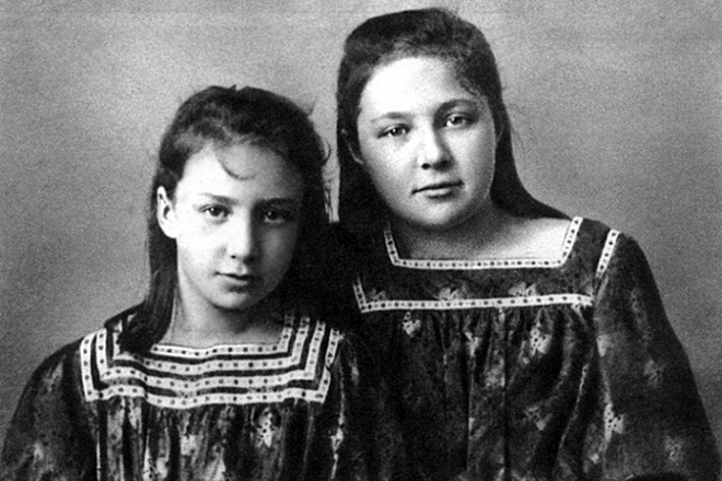 Марина Цветаева с сестрой Анастасией, 1911 год