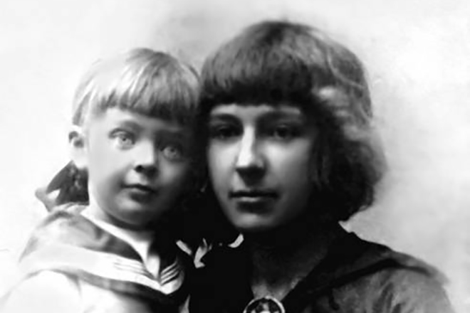 Ариадна Эфрон с матерью, Мариной Цветаевой, 1916 год
