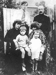 Марина Цветаева с мужем, сыном и другими