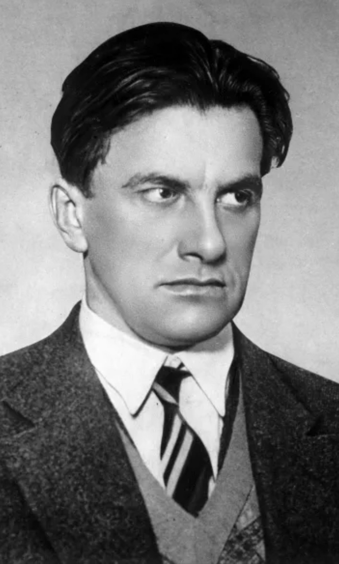 Советские писатели 1930 годов. Маяковский портрет.