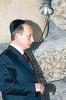 Путин в ермолке молится у стены плача в Израиле. Ну и какой он веры?